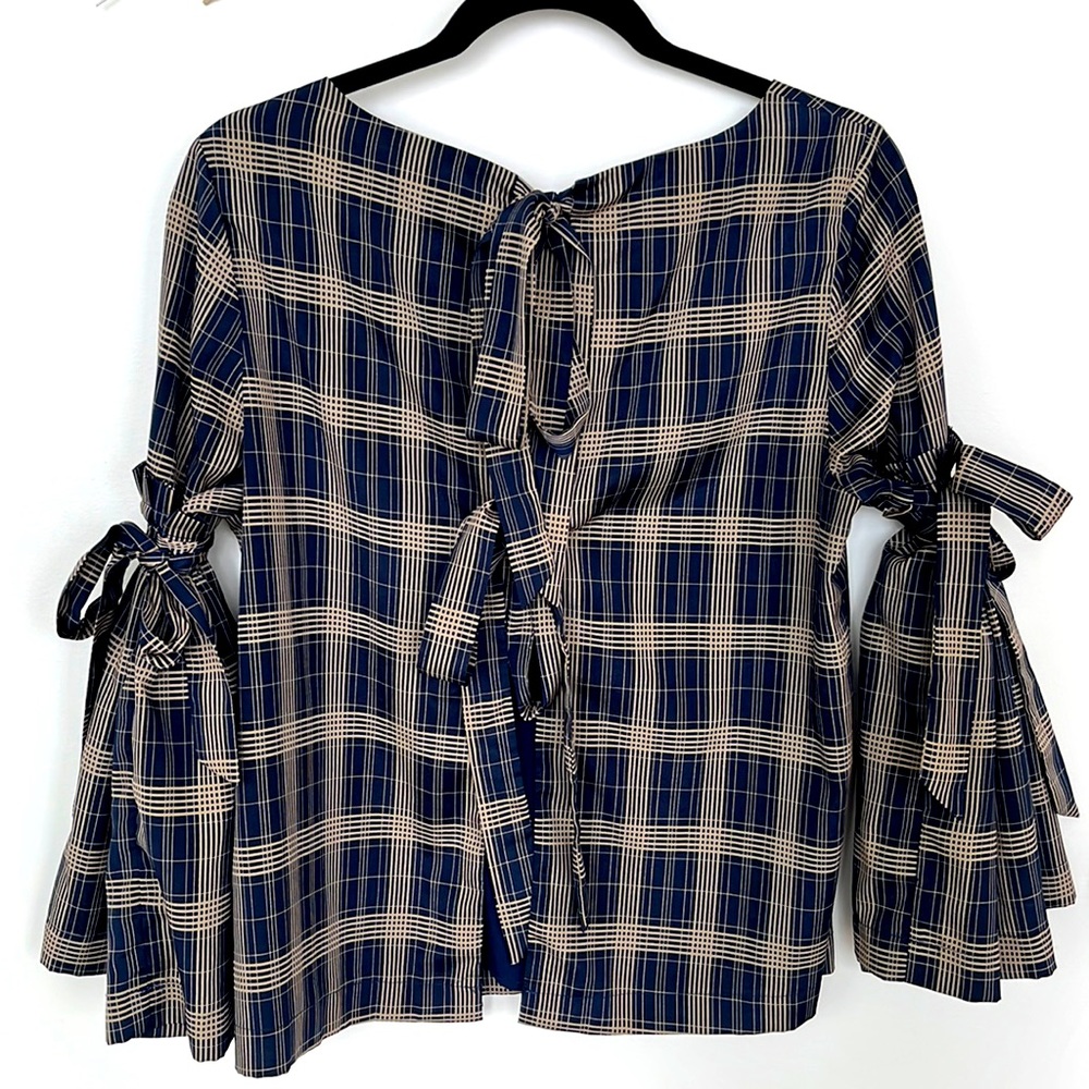 Open back top / light blaser / crop top… Whatever you want!